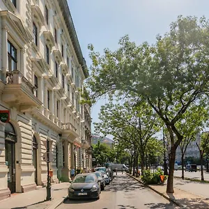 Oktogon City Apartamento