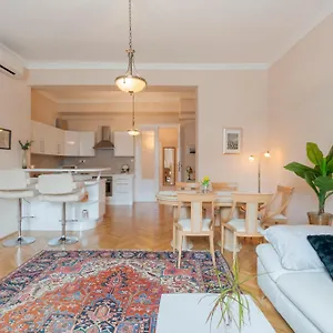  Apartment View To The Roofs Luxury With 2 Bedrooms